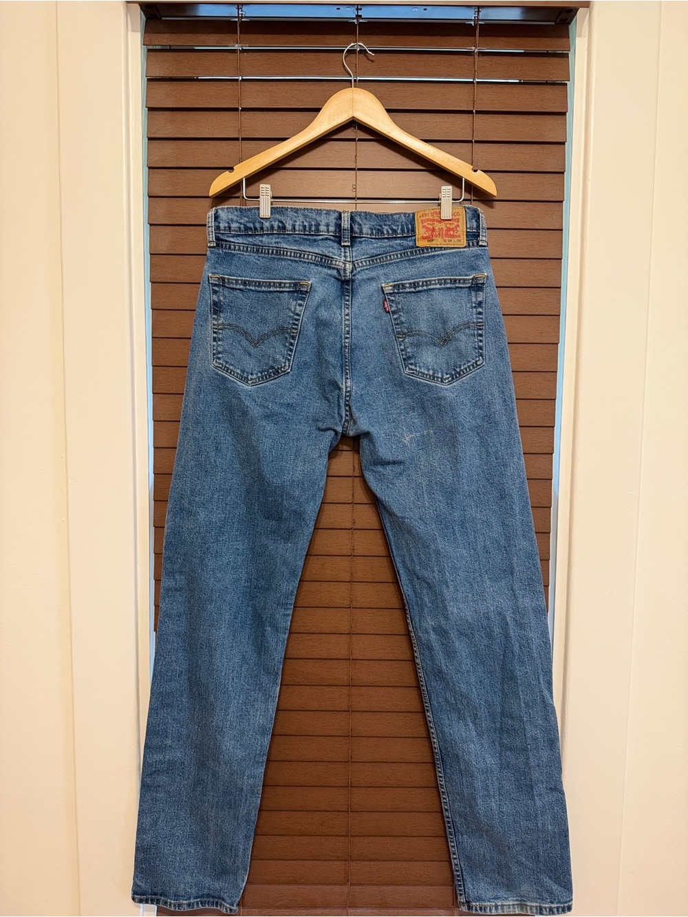 CLASSIC Levi's 505 Straight Jeans with Leather Patch